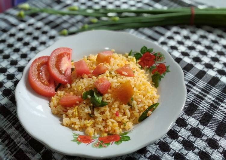 Nasi goreng bunga bawang