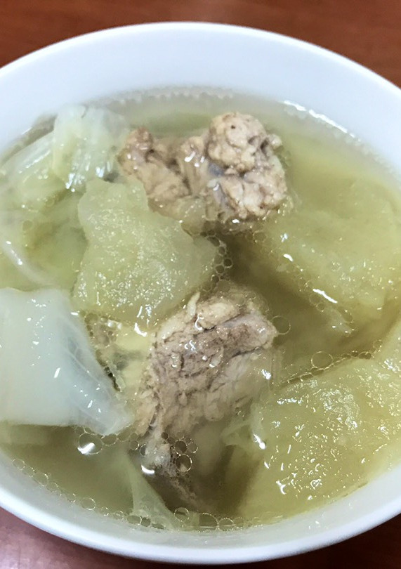 👩🏻‍🍳高麗菜水梨排骨湯 的食譜成品照片