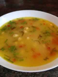 Una foto de Sopa con garbanzos y apio