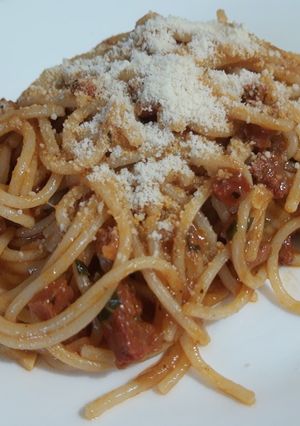 Una foto de Espaguetis con salsa boloñesa a lo Bendecido