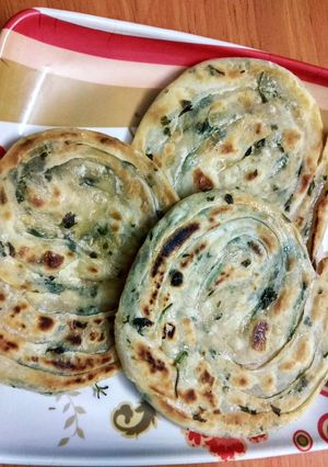 A picture of Dhaniya laccha paratha.