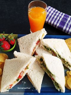 વેજ મેયોનીઝ સેન્ડવીચ (Veg Mayonnaise Sandwich Recipe in Gujarati) રેસીપી મુખ્ય ફોટો