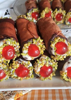 Foto di Cannoli siciliani con cioccolato e pistacchio