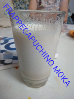 Una foto de Frappecapuchinos moka.🥛