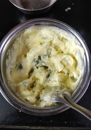 A picture of Garlic Butter.