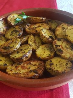 Una foto de Mini patatas asadas con aliño