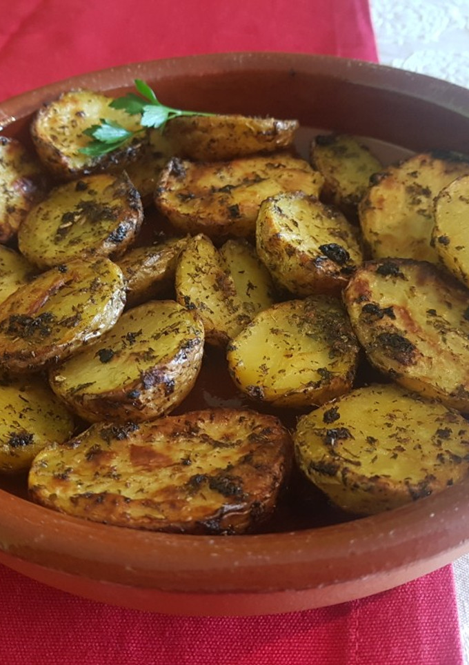 Una foto de Mini patatas asadas con aliño