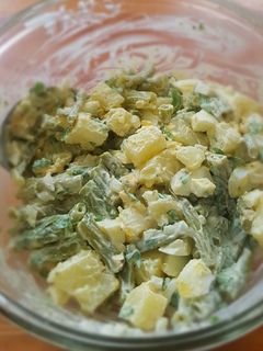 Una foto de Ensalada de ejotes, papa y huevo saludable
