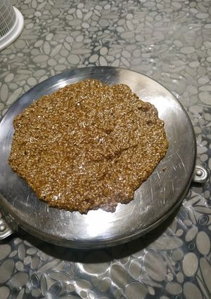 तील पापड़ी (til papdi recipe in Hindi) रेसिपी मुख्य फोटो