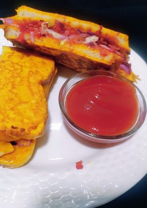 પુડલા સેન્ડવીચ (Pudla Sandwich Recipe In Gujarati) રેસીપી મુખ્ય ફોટો