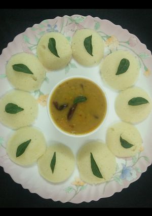 A picture of Idli sambhar.