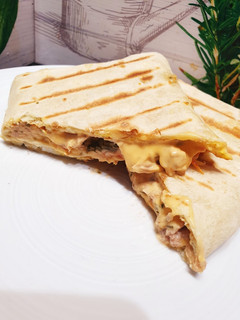 Une photo de Tacos œufs brouillés et thon 😋