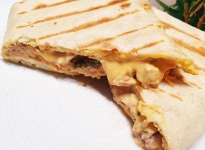 Une photo de Tacos œufs brouillés et thon 😋