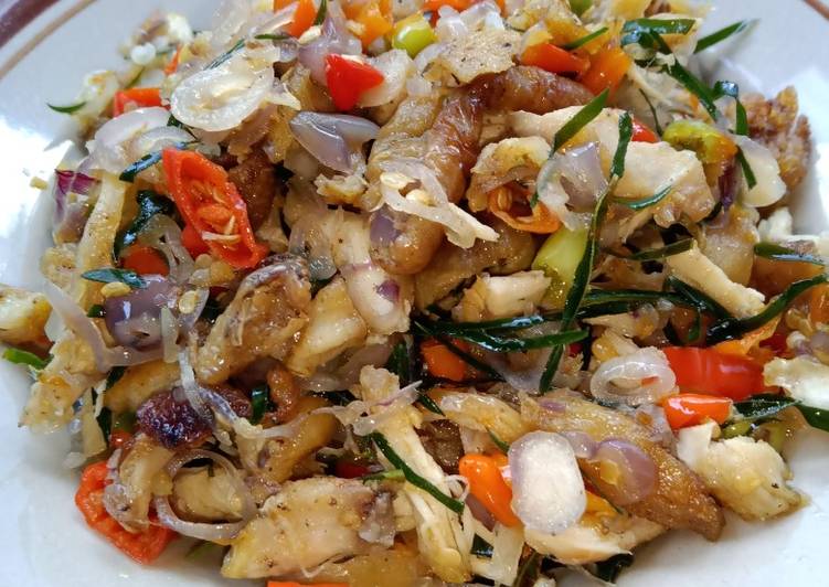 Resep Ayam suwir sambal matah oleh Vina Akfa - Cookpad