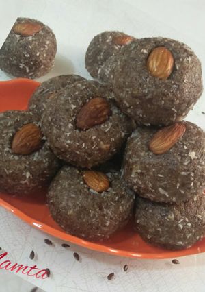 A picture of Flax seeds laddu.