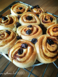 Foto resep Raisin Palm Sugar Roll Bread (Eggless No Ulen)