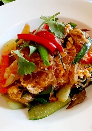 সি ফুড রাইস নুডলস (sea food rice noodles recipe in Bengali) রেসিপির প্রধান ছবি