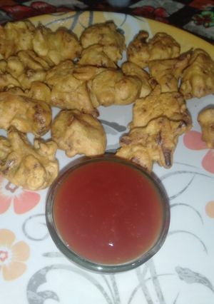 फूल गोभी के पकौड़े(phool gobhi ke pakode recipe in Hindi) रेसिपी मुख्य फोटो