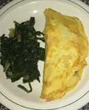 Omelette relleno de champiñones y queso con espinacas