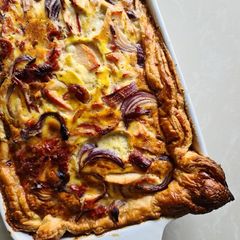 Chicken, bacon & salami quiche A picture of Chicken, bacon & salami quiche.