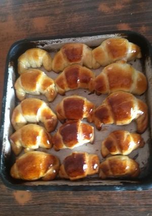 Una foto de Medialunas riquísimas y esponjosas 🥐