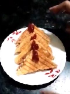फ़्रूट सैंडविच (fruit sandwich recipe in Hindi) रेसिपी मुख्य फोटो