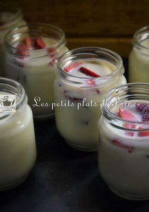 Une photo de Yaourts aux fraises faits maison