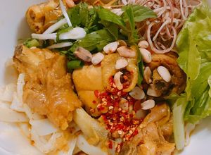 Hình của món Mì quảng gà.
