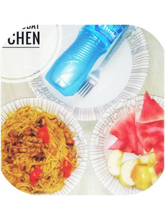A picture of Jollof din taliya Hausa da wake.