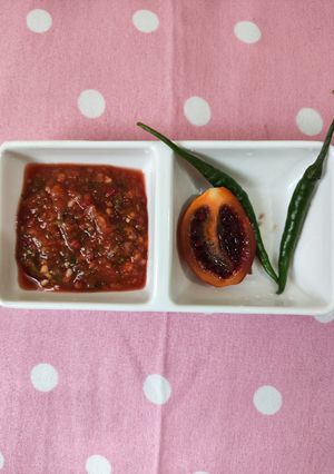 A picture of Tomarillo(Tree tomato) and tomatoes chutney.