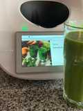 Detox de espinaca, apio, manzana verde, kiwi y plátano en Thermomix