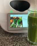 Detox de espinaca, apio, manzana verde, kiwi y plátano en Thermomix