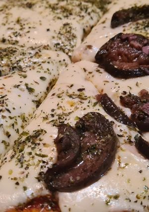 Una foto de Pizza con todos los detalles, cantidades y esperas
