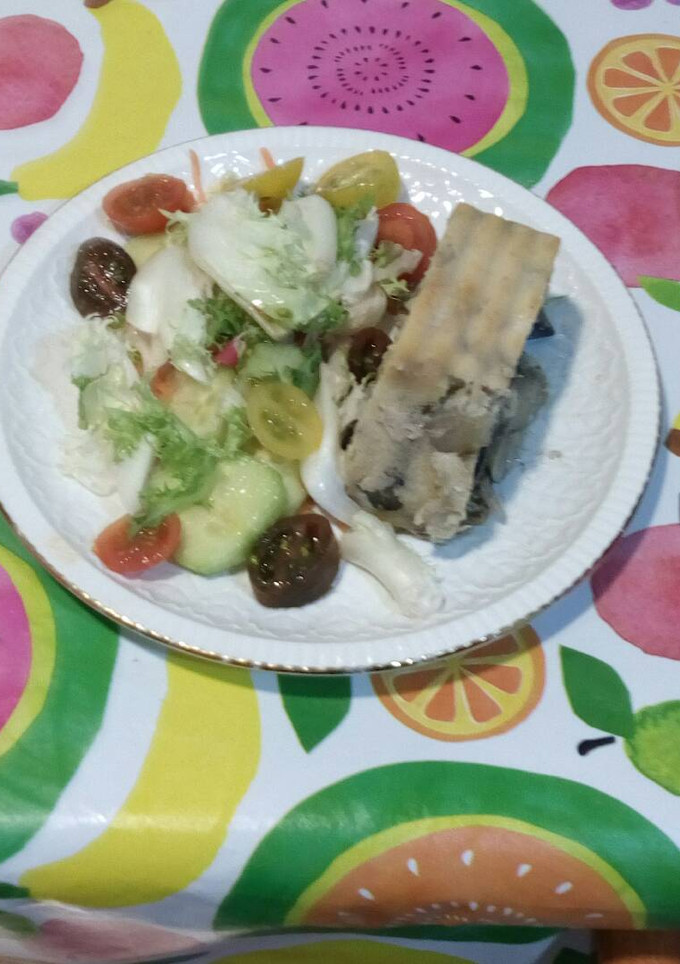Una foto de Budín de verduras con ensalada