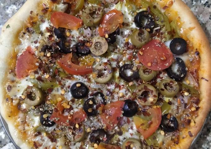 Capsicum black Olive cheese pizza
