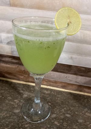 A picture of Cucumber lemonade.