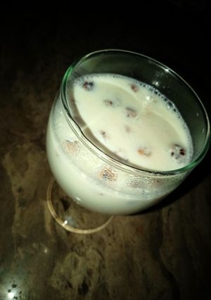 A picture of Khashkhash Milk Shake 😋😋😋.