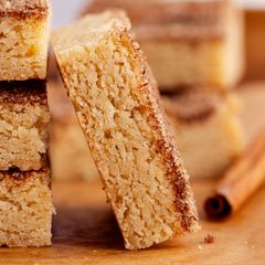 A picture of Snickerdoodle Cookie Bars.