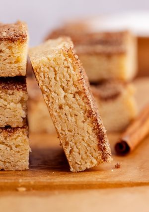 A picture of Snickerdoodle Cookie Bars.