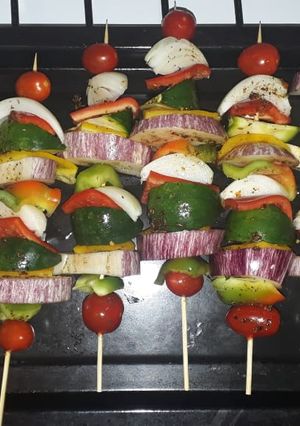 Una foto de Brochetes de verduras