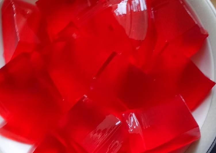 How to Prepare Quick Strawberry Jelly Cubes