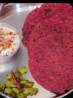 બીટ ના પરાઠા (Beetroot Paratha Recipe In Gujarati) રેસીપી મુખ્ય ફોટો