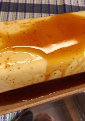 Una foto de Flan de queso con caramelo líquido de licor de café
