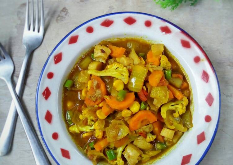 Langkah Mudah untuk Menyiapkan Vegetable Curry, Enak