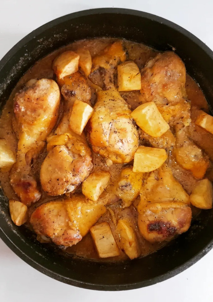 Una foto de Muslitos de pollo en salsa de almendras
