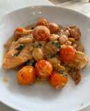 Salmon with tomatoes and crème fresh
