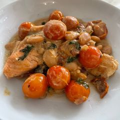 A picture of Salmon with tomatoes and crème fraiche.