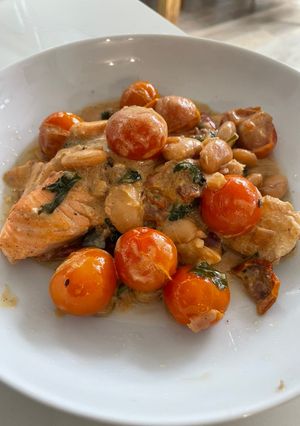 A picture of Salmon with tomatoes and crème fraiche.