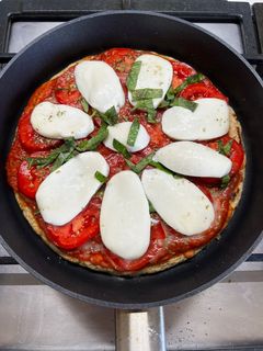 Una foto de Pizza de Avena Tomate Mozzarella