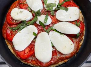 Una foto de Pizza de Avena Tomate Mozzarella